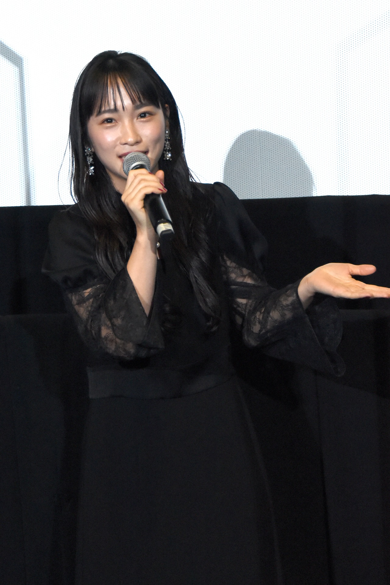 川栄李奈