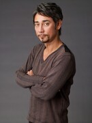 語りを担当するクリス・ペプラー。