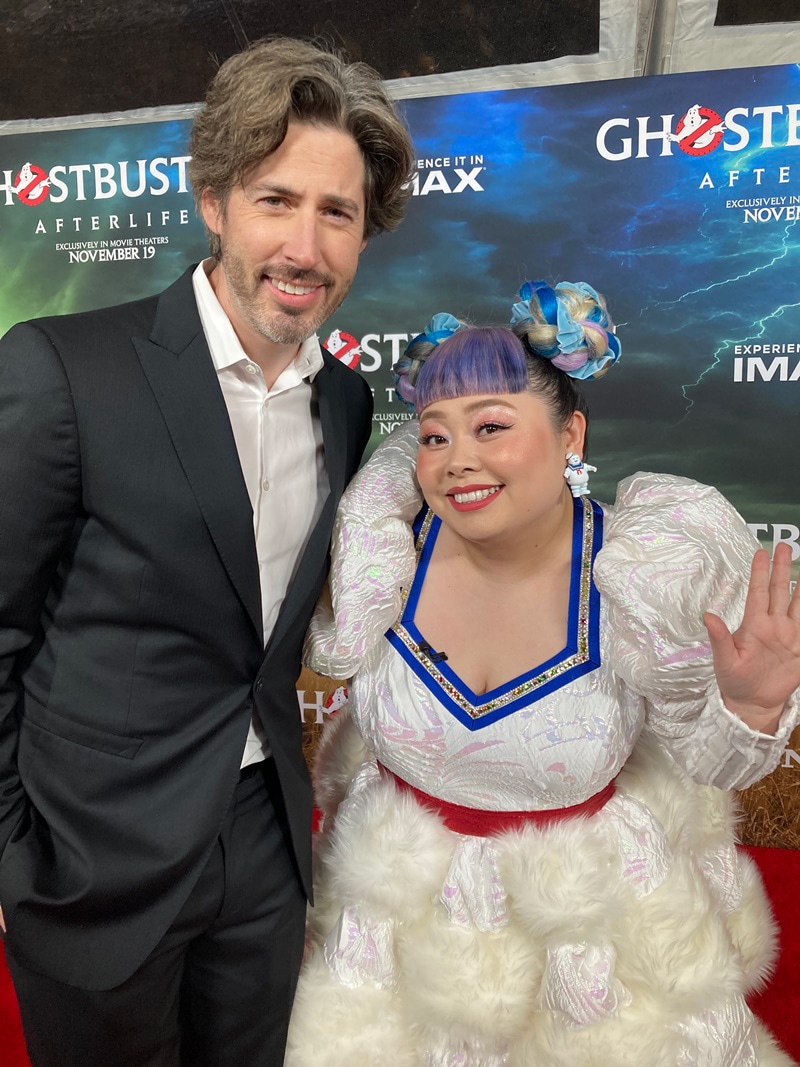 左からジェイソン・ライトマン、渡辺直美。