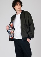 リバーシブル ブルゾン「グレムリン コラージュ」（税込8800円）