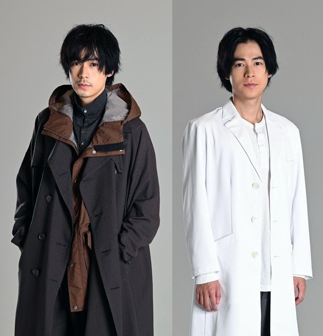 成田凌演じる藤木圭介の逃亡者としての姿（左）と外科医としての姿（右）。