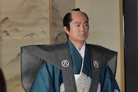 石黒賢演じる井戸対馬守覚弘。