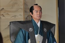 石黒賢演じる井戸対馬守覚弘。