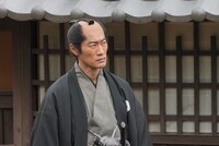 平山祐介演じる滝口修二郎。