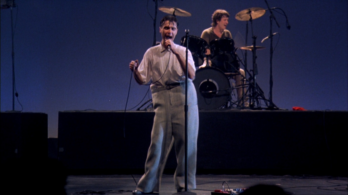 「ストップ・メイキング・センス」 (c)1984 TALKING HEADS FILMS. ALL RIGHTS RESERVED