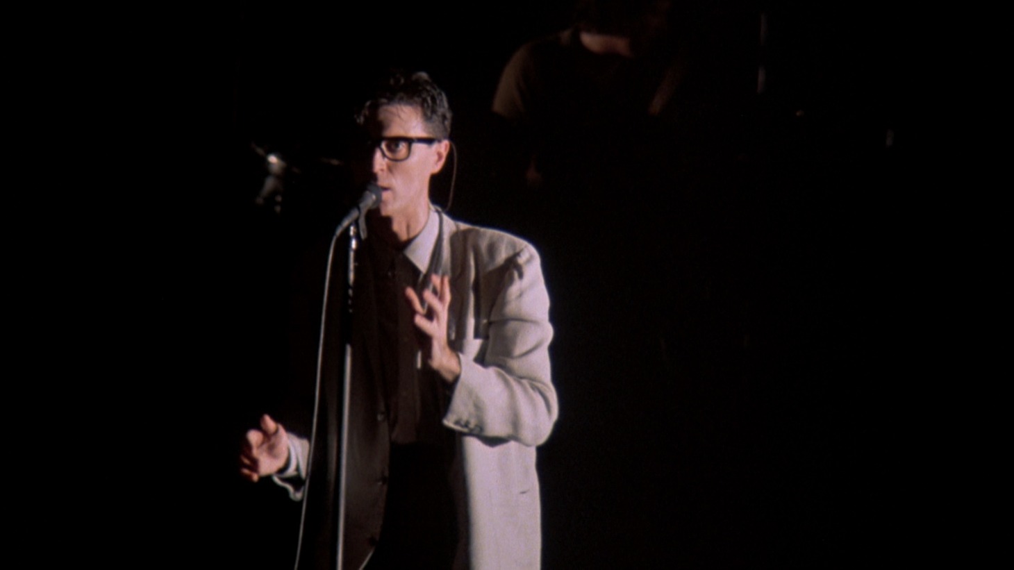 「ストップ・メイキング・センス」 (c)1984 TALKING HEADS FILMS. ALL RIGHTS RESERVED