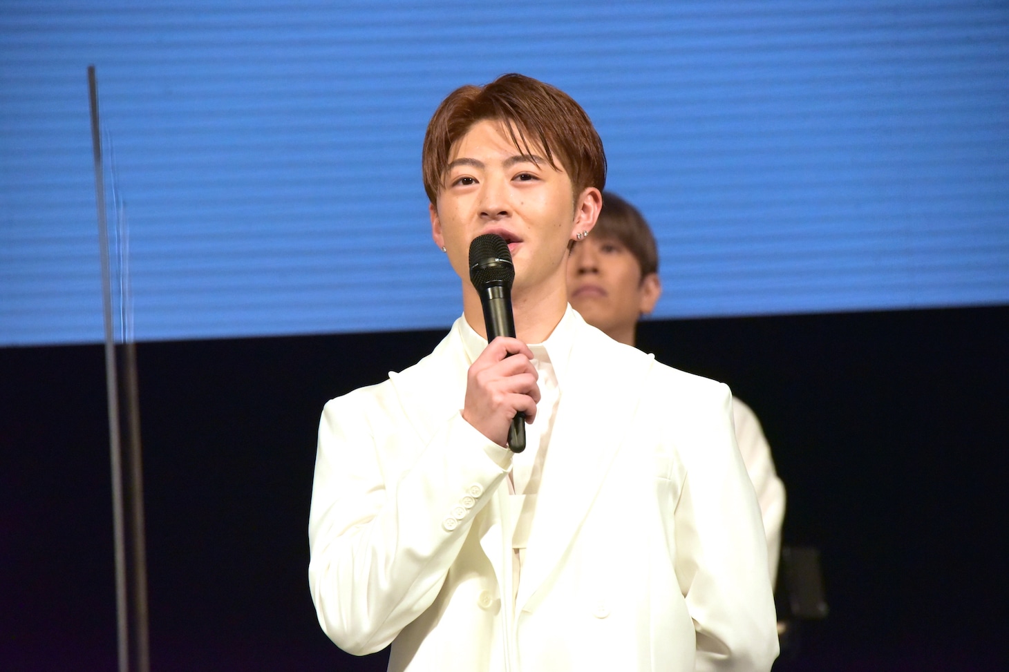 佐野玲於