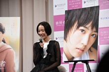 石橋静河と、駆け出し時代の写真。