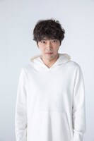 狩岡将貴役の柄本佑。