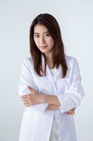 高森麻里亜役の瀧本美織。