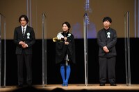 左から金子大地、伊藤万理華、松本壮史。