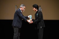 藤原季節（右）