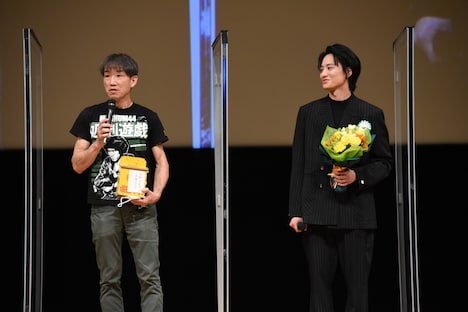 左から山本起也、藤原季節。