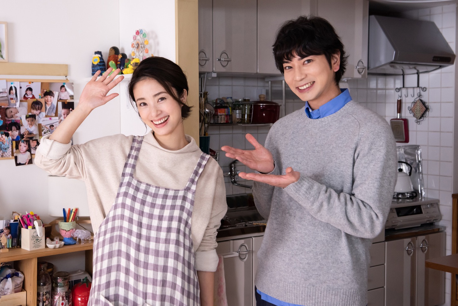 左から上戸彩、松本潤。