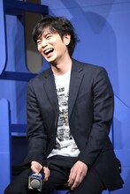 木村ひさしのジョークがツボにハマった松本潤。