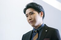 柄本佑演じる行城理。