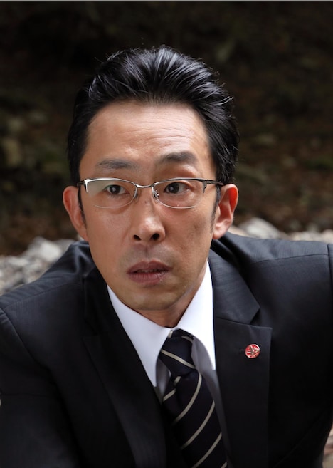 加倉井国広役の北村有起哉。