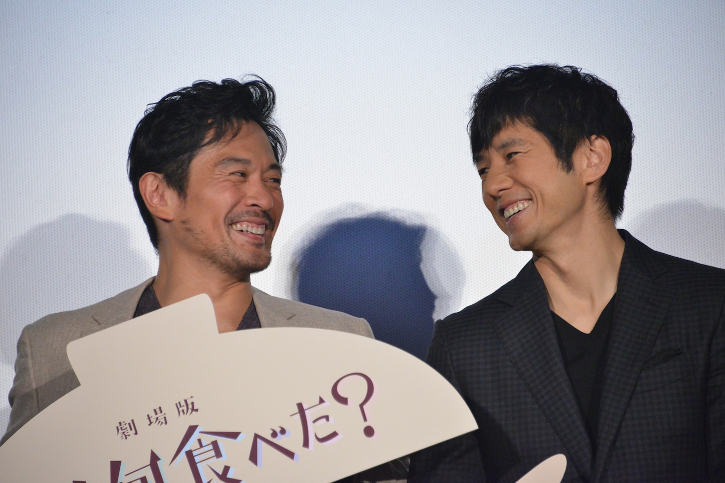 左から内野聖陽、西島秀俊。