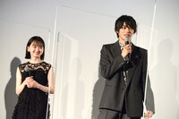 左から山田杏奈、神尾楓珠。