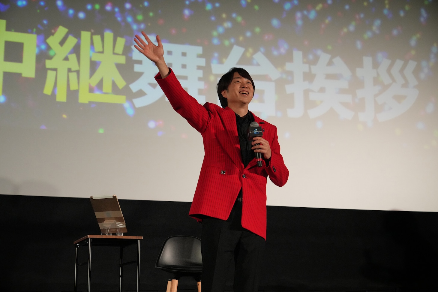 ファンとの対面を喜ぶ櫻井翔。