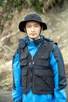 ムトウ役の津田健次郎。