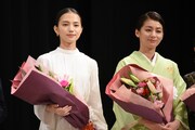 左から清原果耶、尾野真千子。