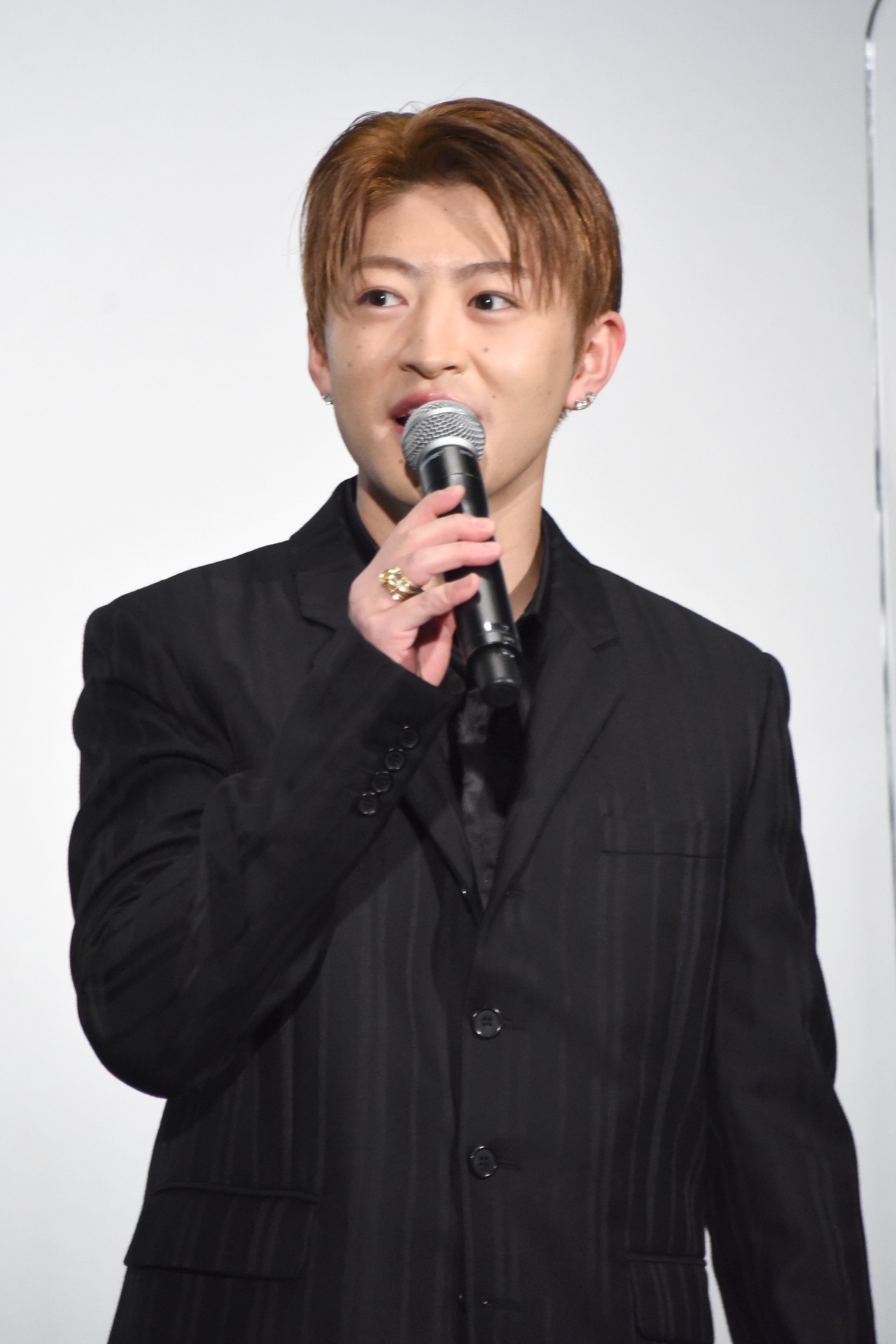 佐野玲於