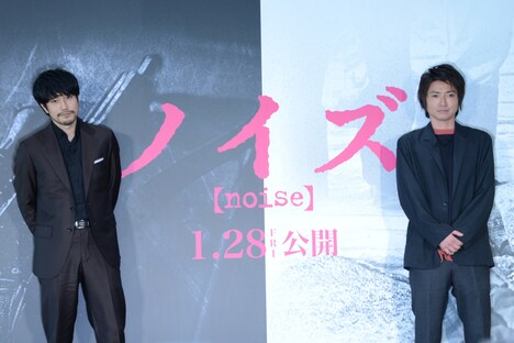 左から松山ケンイチ、藤原竜也。