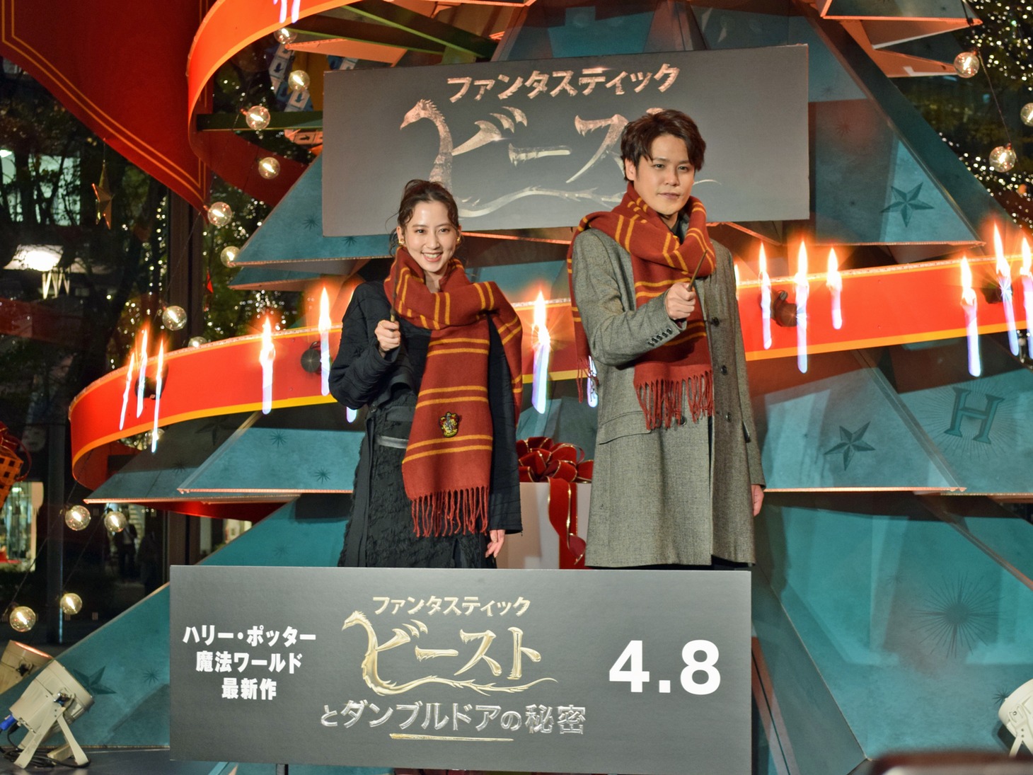 左から河北麻友子、宮野真守。