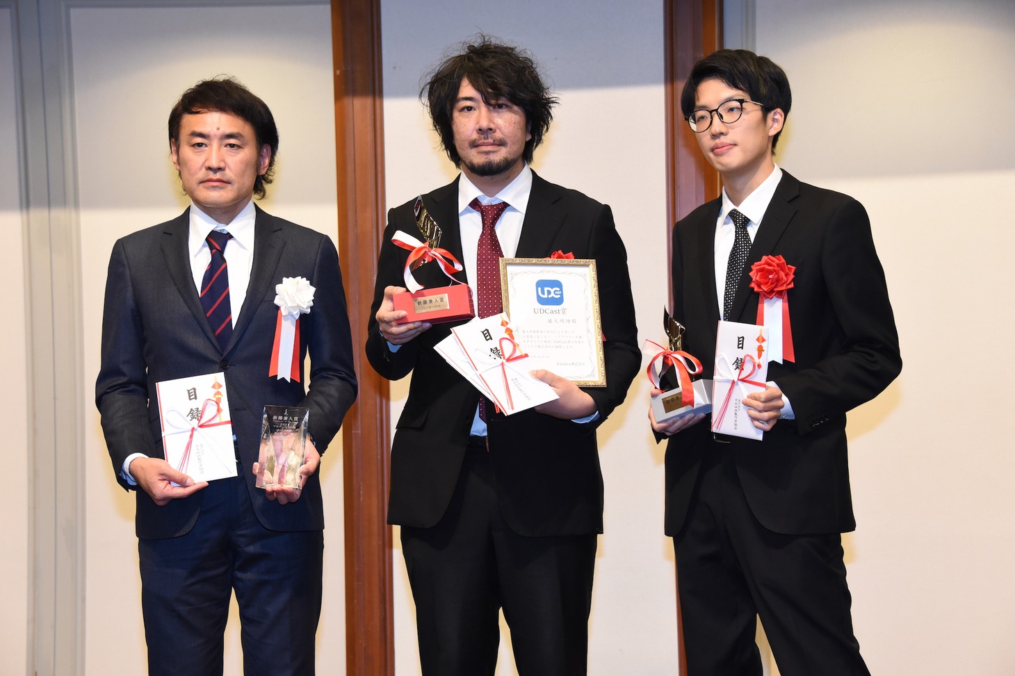 左から西ヶ谷寿一、藤元明緒、小島央大。