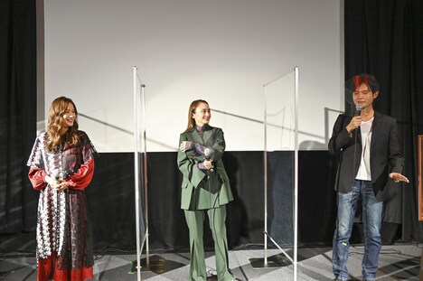 「成れの果て」初日舞台挨拶の様子。