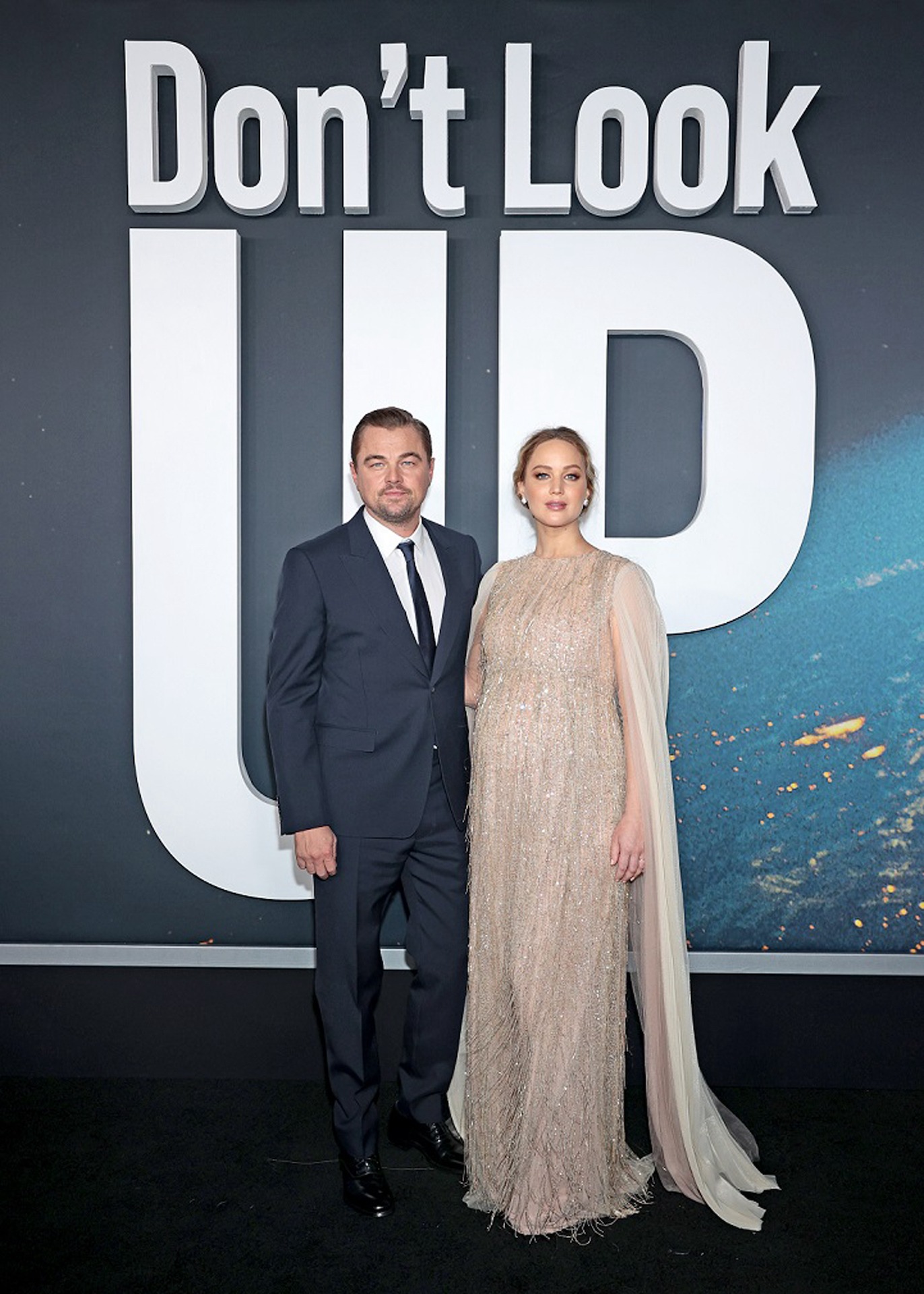 「ドント・ルック・アップ」ワールドプレミアの様子。左からレオナルド・ディカプリオ、ジェニファー・ローレンス。