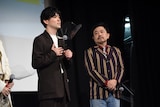 左から山岡竜弘、園子温。