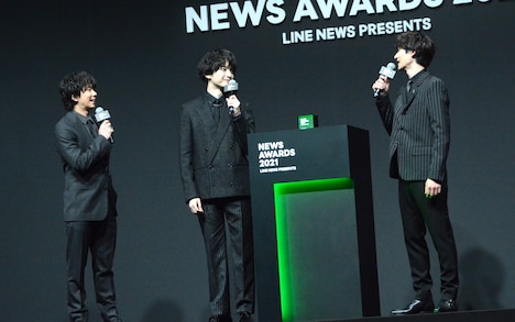 トロフィーを賭けて「じゃんけん大会だ！」と話す北山宏光、玉森裕太、宮田俊哉。