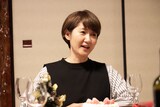 古村比呂演じる芙美子の母親。