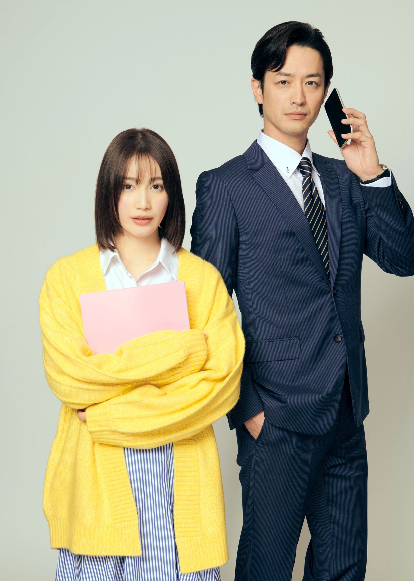 左から中村ゆりか扮する丸山真由美、竹財輝之助扮する堤司治。(c)志茂・ぶんか社／「部長と社畜の恋はもどかしい」製作委員会