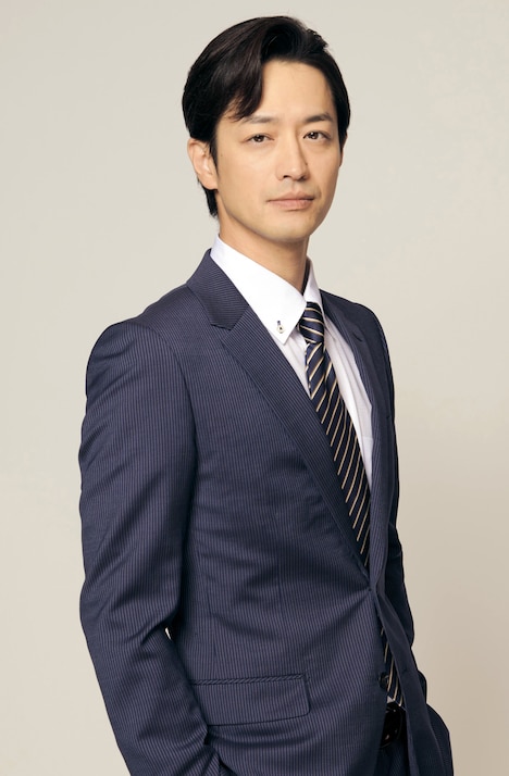 竹財輝之助扮する堤司治。(c)志茂・ぶんか社／「部長と社畜の恋はもどかしい」製作委員会
