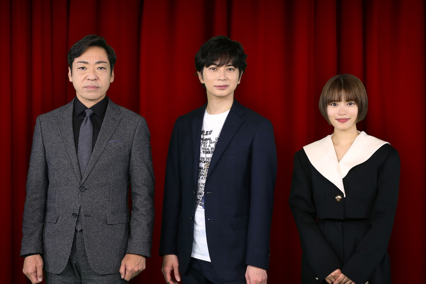 メッセージ映像撮影時のキャストたち。左から香川照之、松本潤、杉咲花。