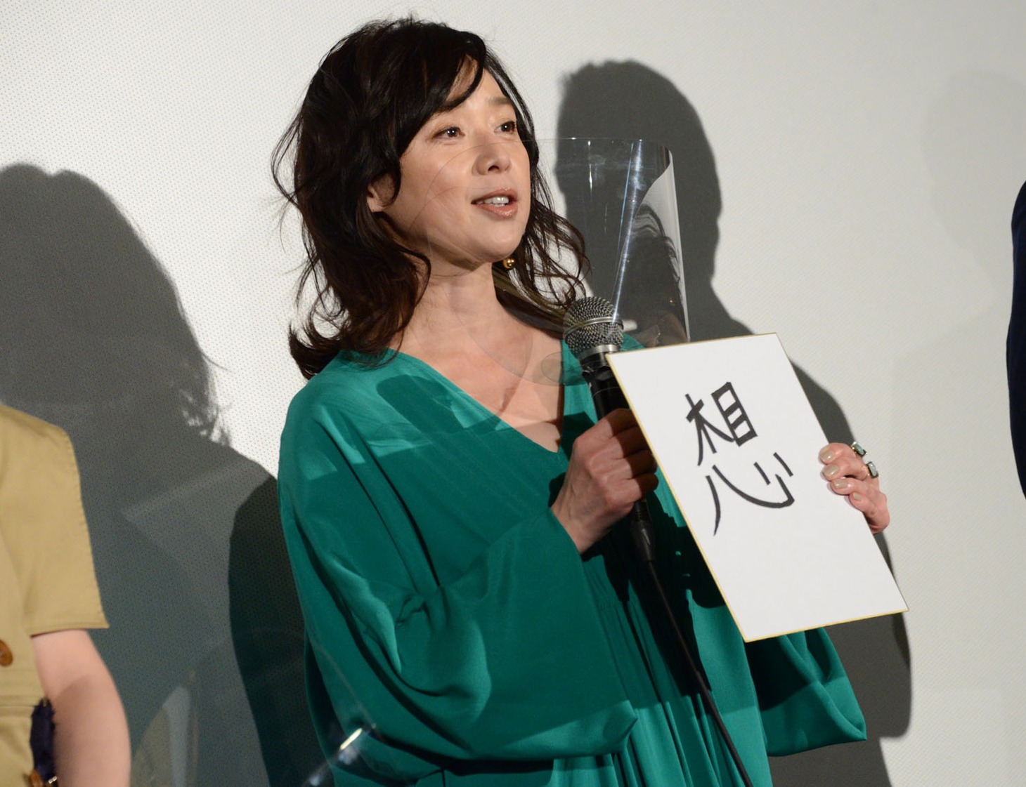 作品に込めた思いを「想」と表現した大塚寧々。