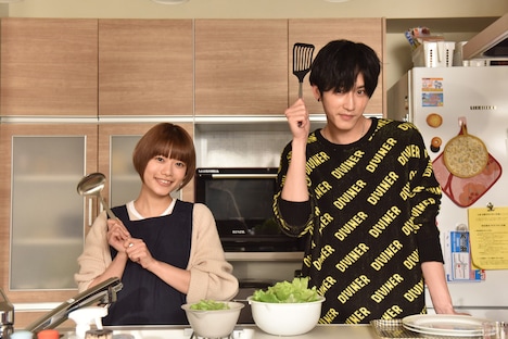 左から杉咲花、杉野遥亮。