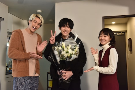 左から鈴木伸之、杉野遥亮、奈緒。