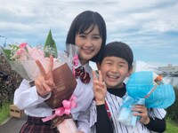左から井頭愛海、石坂大志。