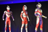 左からウルトラマンティガ、ウルトラマン、ウルトラマントリガー。