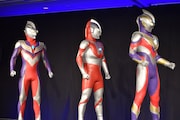 左からウルトラマンティガ、ウルトラマン、ウルトラマントリガー。
