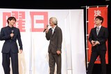 撮影エピソードで笑い合う赤楚衛二（左）と小市慢太郎（中央）。