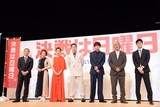 左から音尾琢真、内田慈、宮沢りえ、窪田正孝、赤楚衛二、小市慢太郎、坂下雄一郎。
