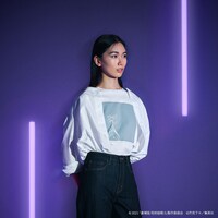 劇場版 呪術廻戦 0 UT グラフィックTシャツ 五条 悟着用イメージ。