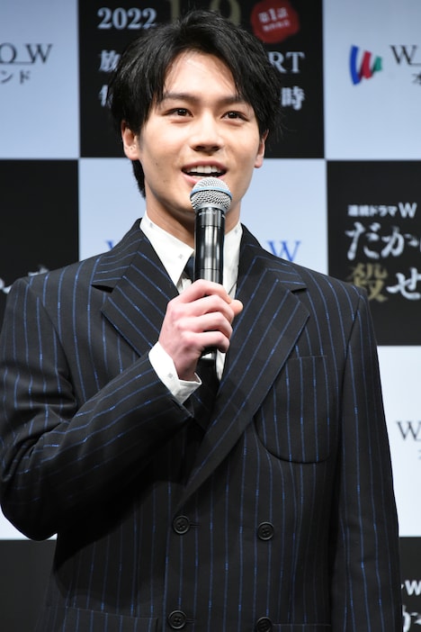 玉木宏と渡部篤郎に見守られながら、緊張気味に挨拶をした松田元太。