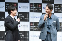 コンビニに掲出された玉木宏の広告と自撮りをしていると明かし、「ため撮りしたので送りますね！」と玉木宏本人（右）に伝える松田元太（左）。