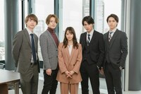 左から綱啓永、塩野瑛久、山本舞香、板垣瑞生、高野洸。